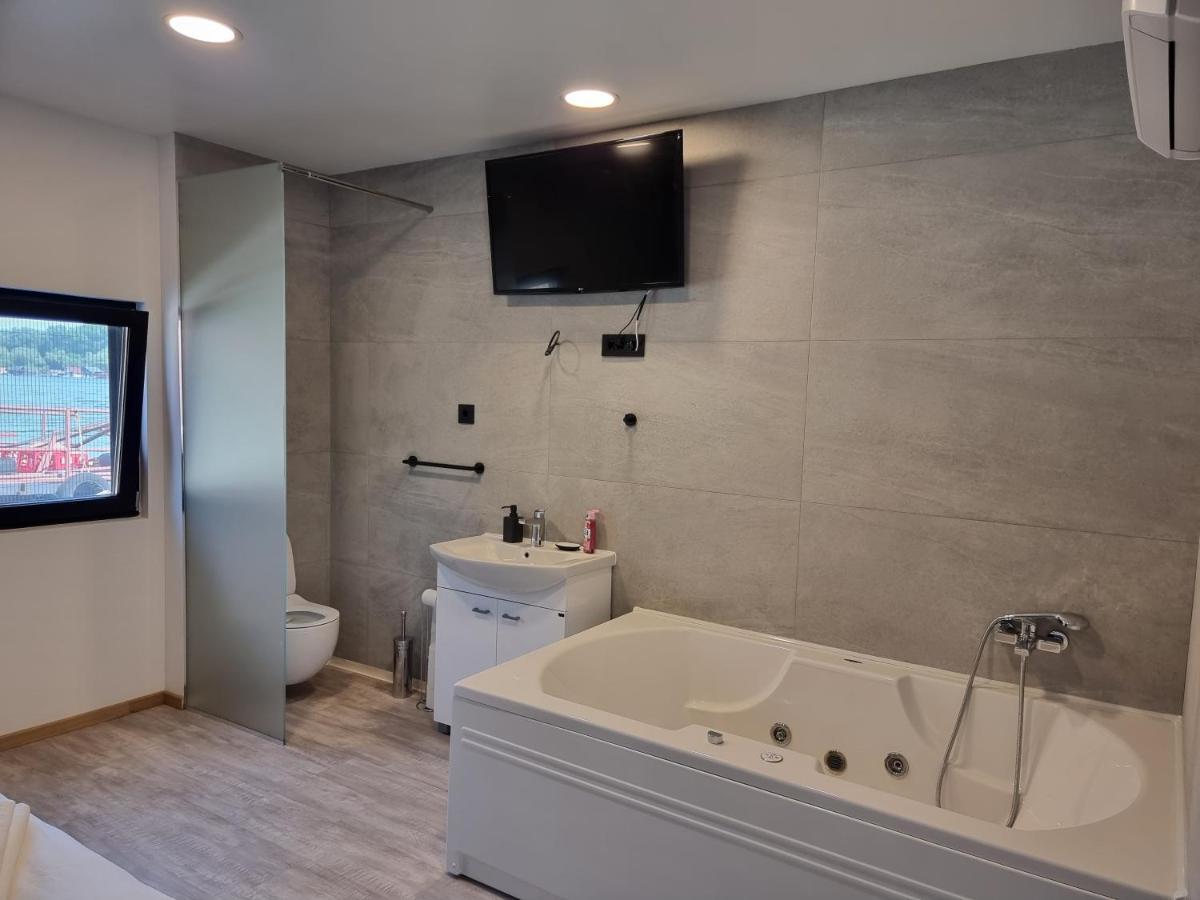 Swan Hotel Белград Екстериор снимка