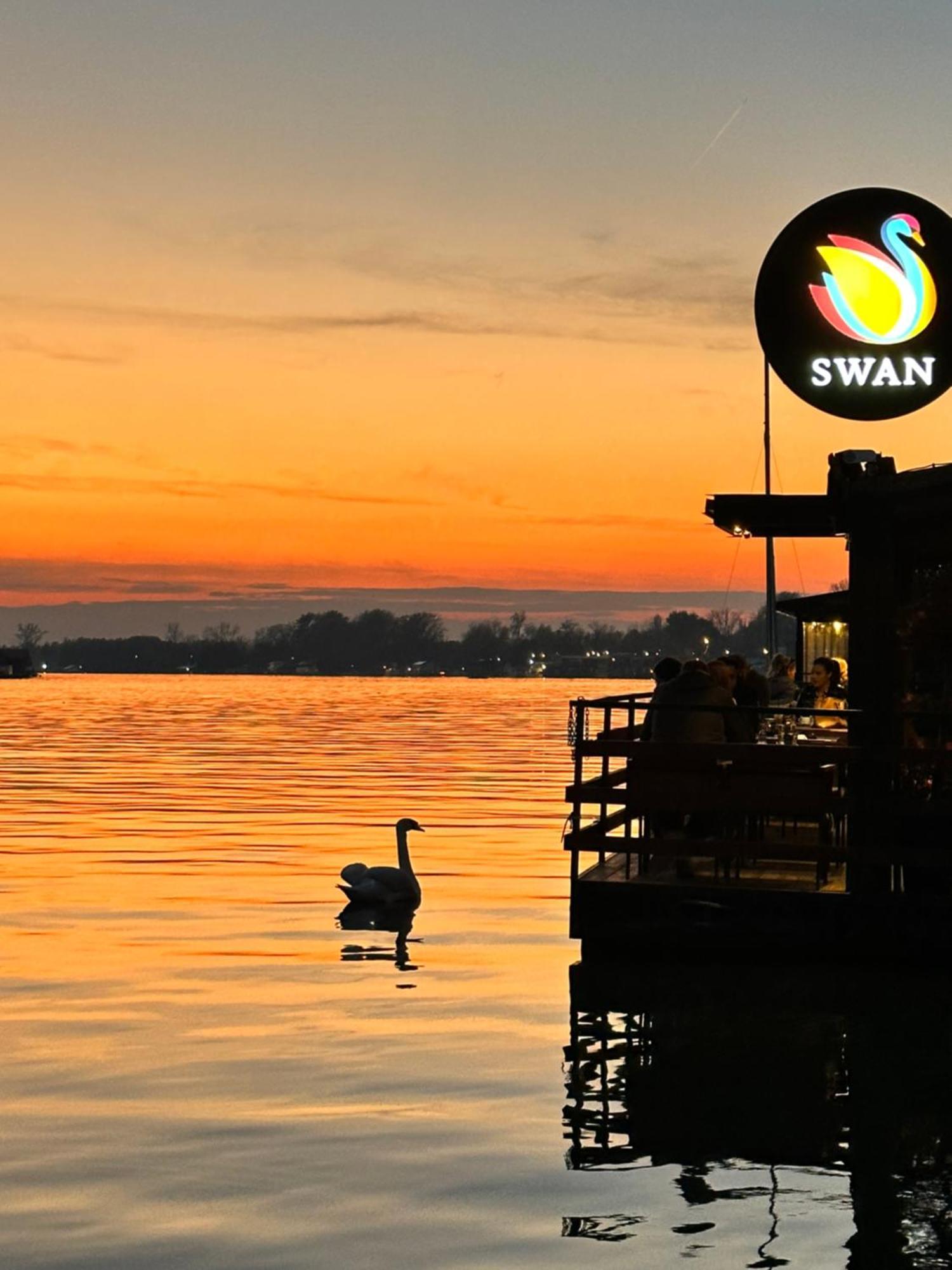 Swan Hotel Белград Екстериор снимка