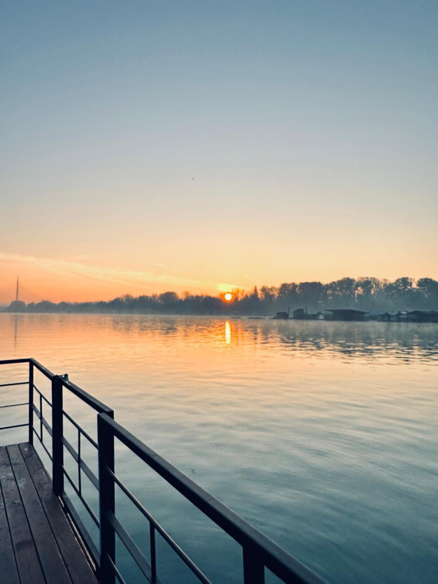 Swan Hotel Белград Екстериор снимка
